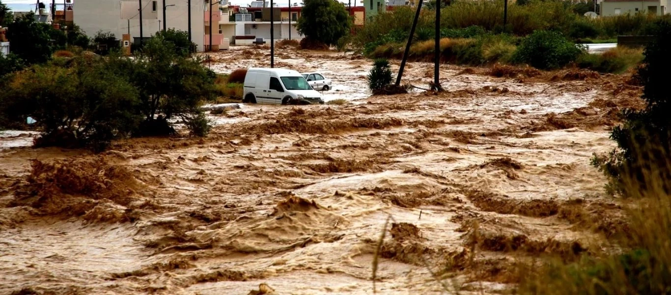 Ανυπολόγιστες καταστροφές στην Κρήτη - «Μέσα σε μία μέρα έβρεξε όσο σε ένα χρόνο» (βίντεο)